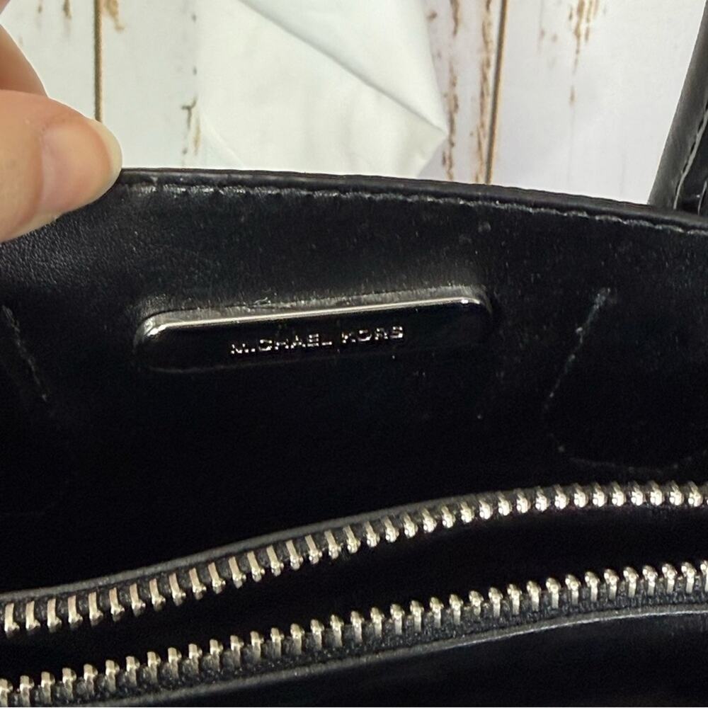 Michael Kors- Medium Leather RARE Logo Tape Accordion Crossbody Bag - Picture 6 of 10